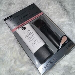 NWB Jerome Alexander My Color Self Adjusting Foundation Color “Light” w/ Brush